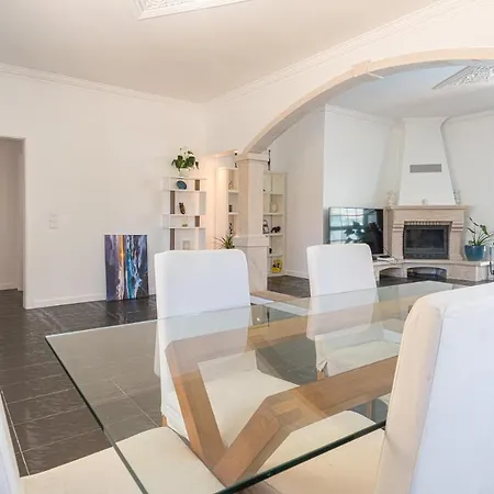 Magali Villa *
